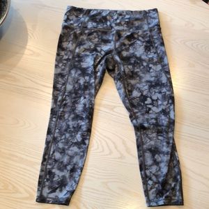Athleta camo crop leggings
